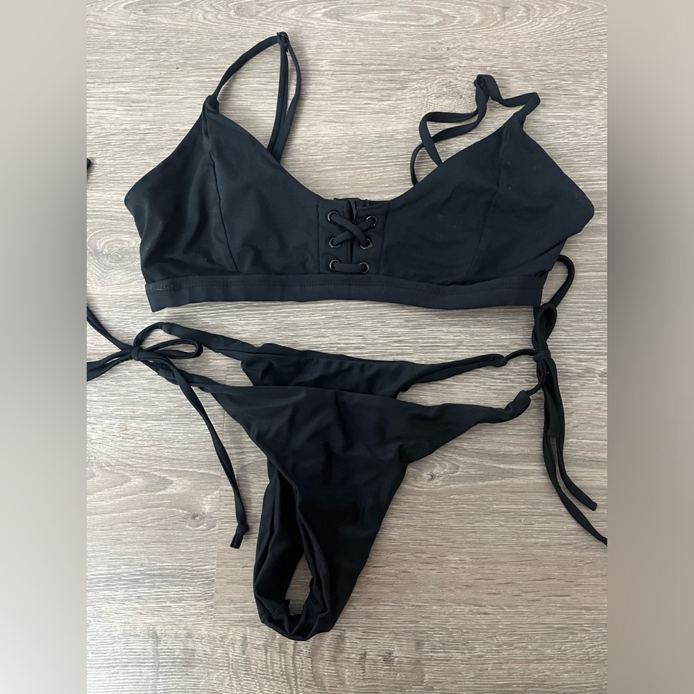 Black bikini